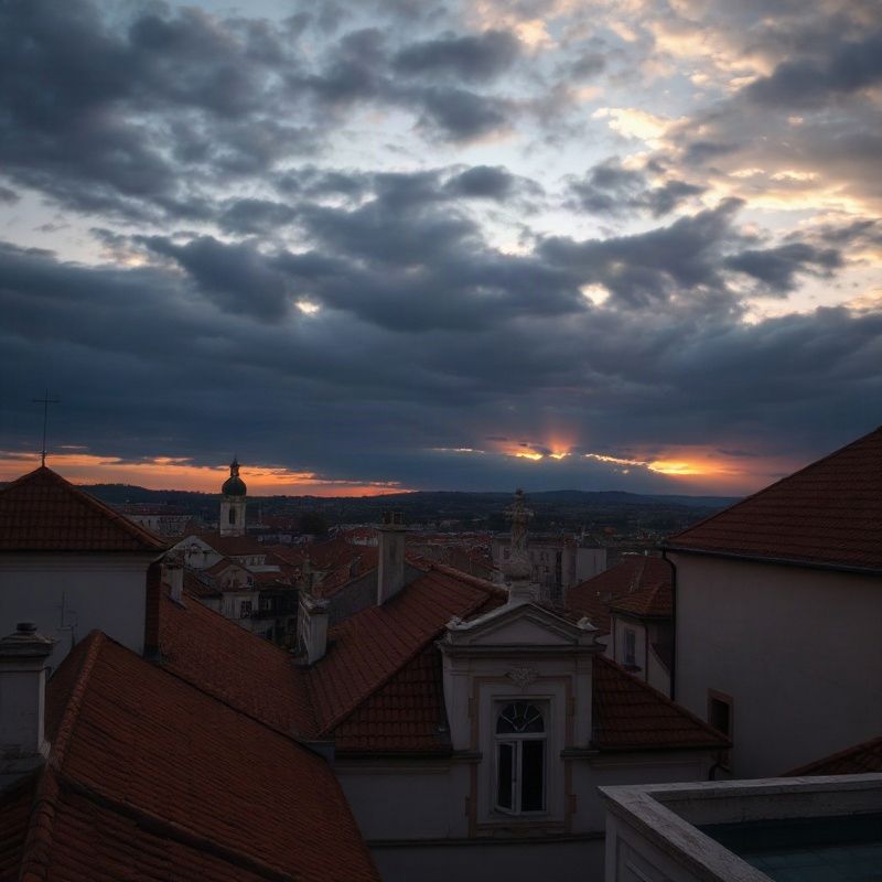 Krovovi varaždinske stare gradske jezgre u zlatnom satu, barokna arhitektura pod indigo nebom